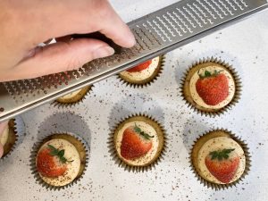 cupcake decorating
