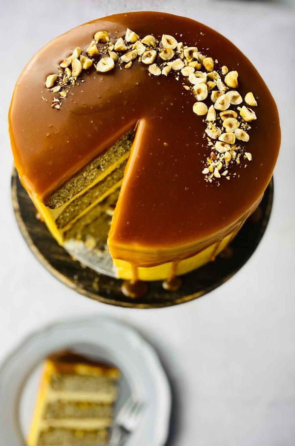 bannana caramel layer cake optimized azidelicious Banana Caramel Cake