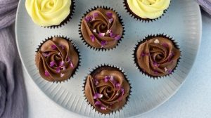 dark chocolate buttercream frosted cupcakes